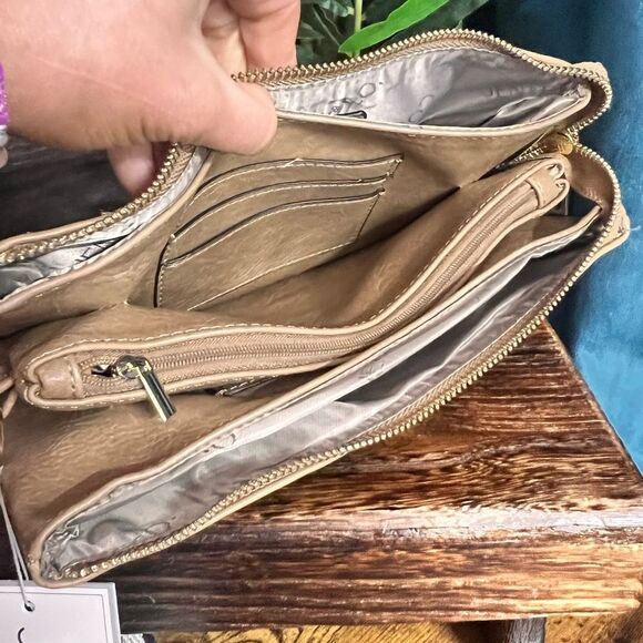 Jenn & Co Izzy Vegan Crossbody in Taupe. NWT! - Picture 7 of 10